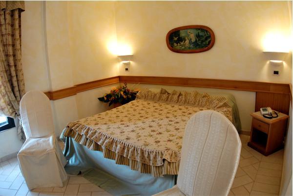 Hotel Pace San Giovanni Rotondo Ruang foto