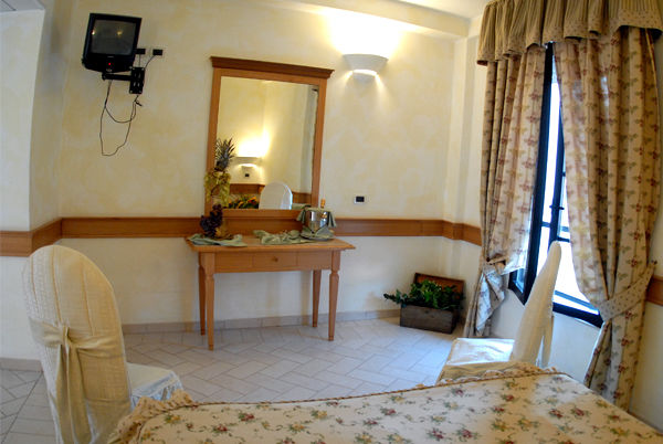 Hotel Pace San Giovanni Rotondo Ruang foto