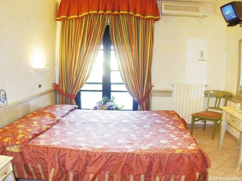 Hotel Pace San Giovanni Rotondo Bagian luar foto